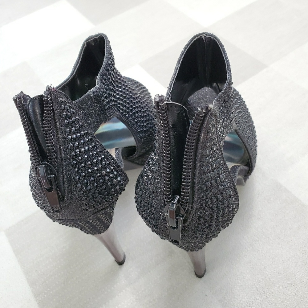 Heels - Picture 6 of 6
